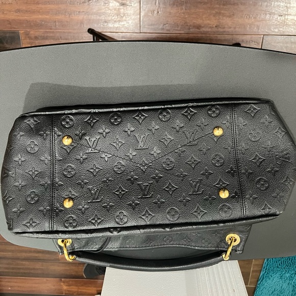 Authentic large Louis Vuitton handbag - Picture 2 of 6
